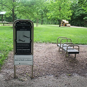 2026_300x300_Veterans_Bench_Dip A bench dip station on the parcourse fitcircut on the trail at Veterans Park