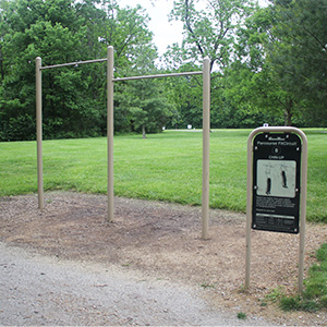 2026_300x300_Veterans_Chin_Up A push up station on the parcourse fitcircut on the trail at Veterans Park